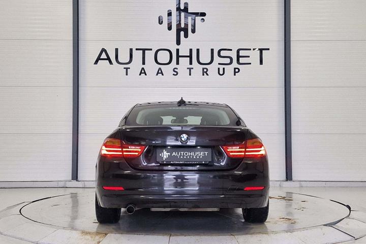 Sort BMW 420i fra 2015 set udefra