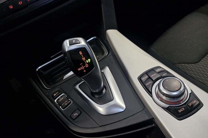 Sort BMW 420i fra 2015 set indefra