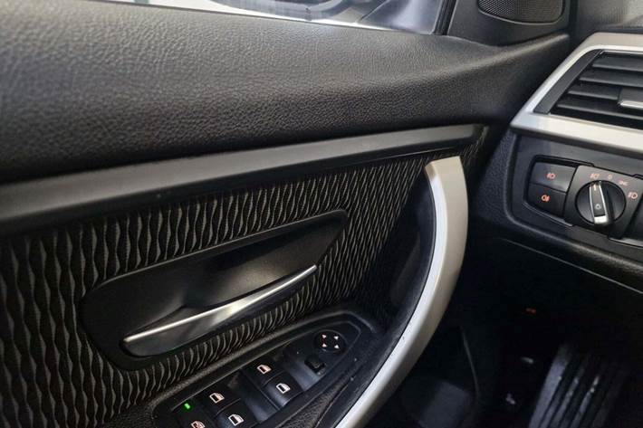 Sort BMW 420i fra 2015 set indefra