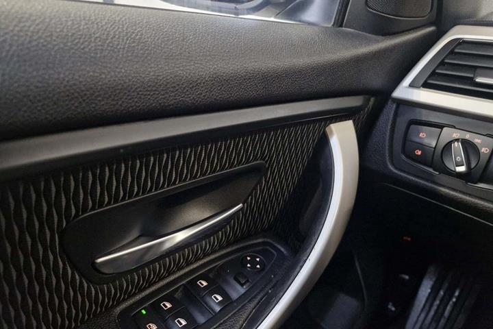 Sort BMW 420i fra 2015 set indefra