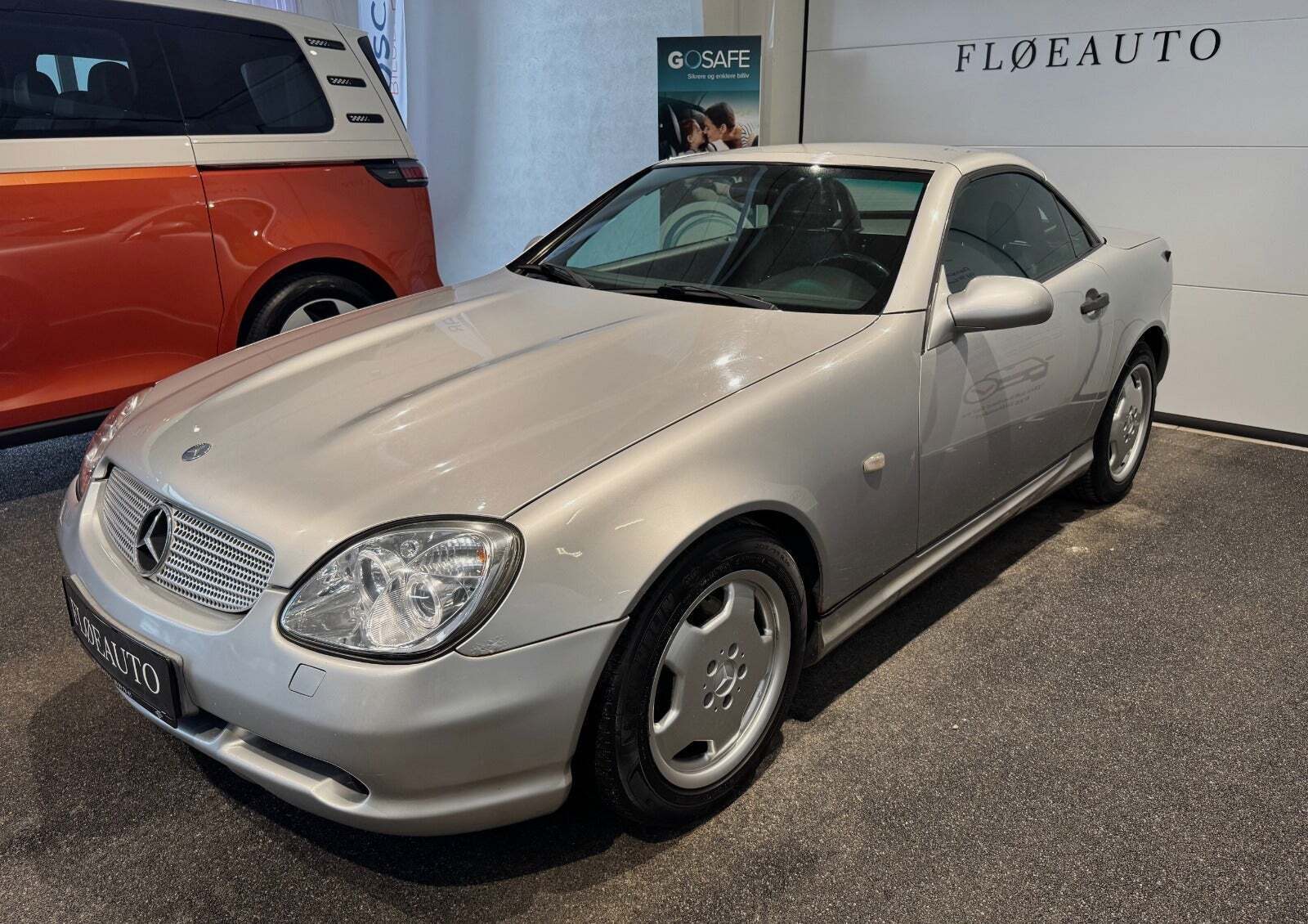 Sølv Mercedes SLK230 fra 1998