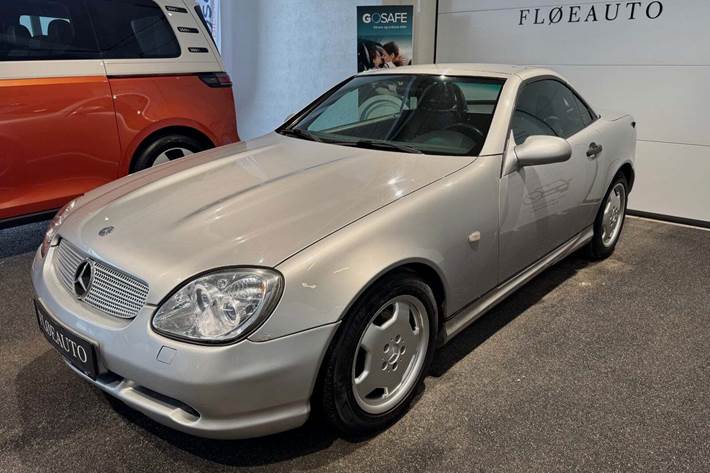 Sølv Mercedes SLK230 fra 1998