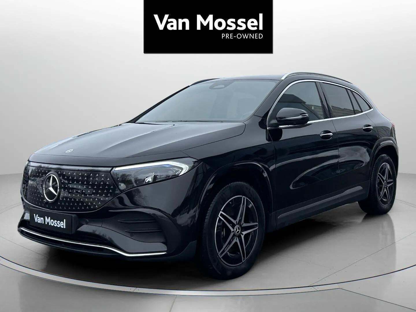 Sort Mercedes EQA250+ fra 2024 set udefra