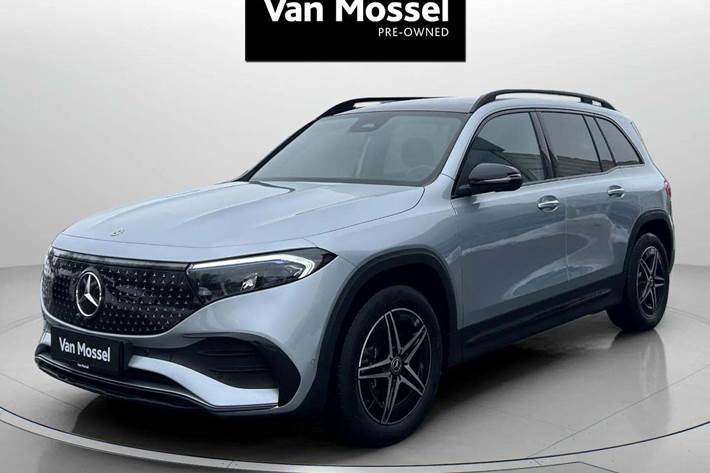 Sølv Mercedes EQB250+ fra 2025 set udefra