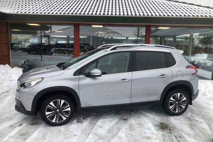 Grå Peugeot 2008 fra 2017