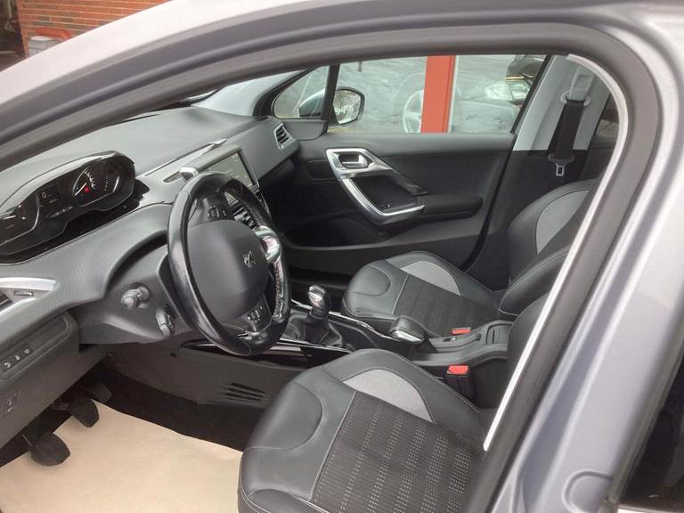 Peugeot 2008 1,6 BlueHDi 100 Allure Sky