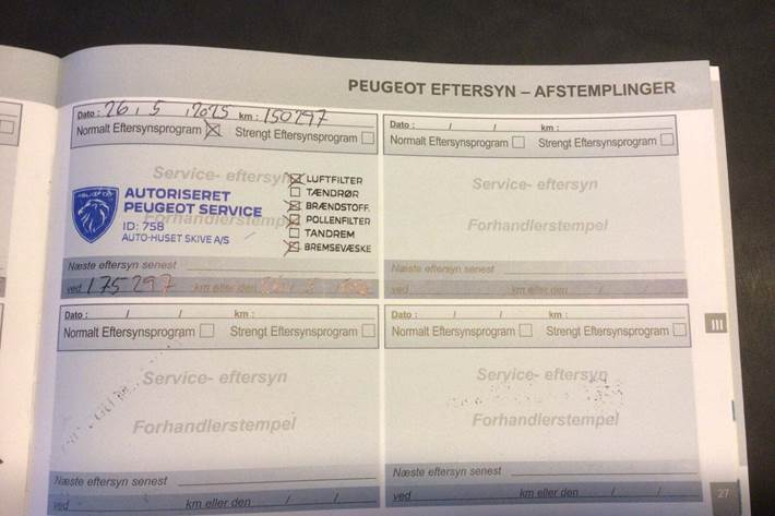 Grå Peugeot 2008 fra 2017