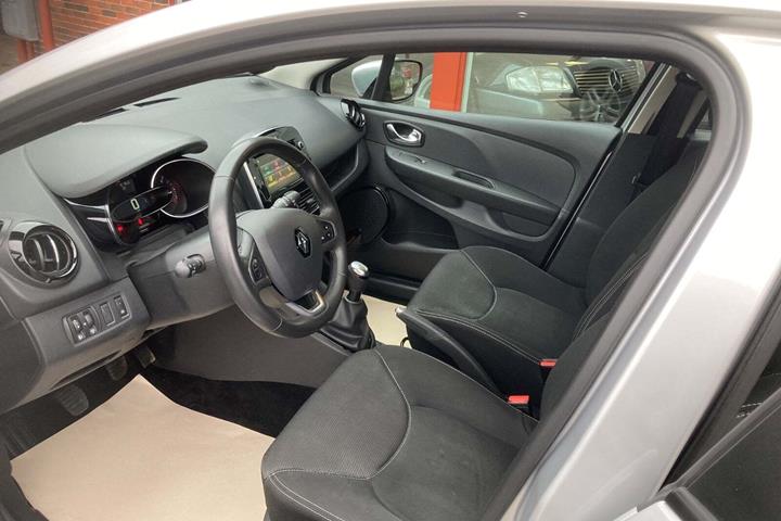 Sølv Renault Clio IV fra 2019