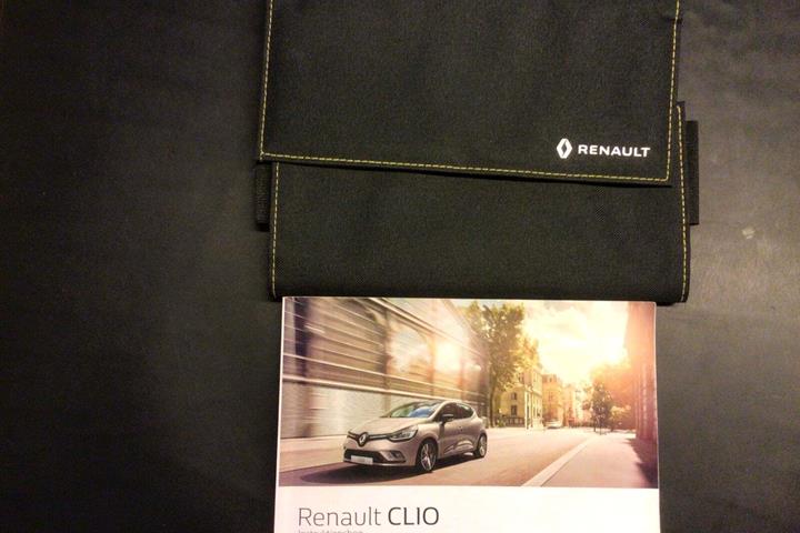 Sølv Renault Clio IV fra 2019
