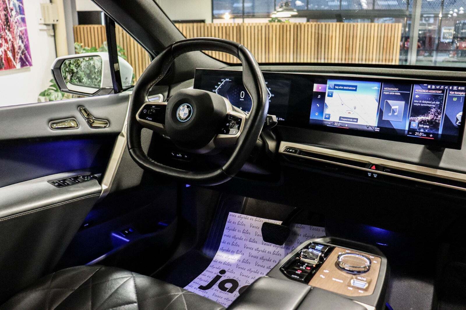 Hvid BMW iX fra 2022