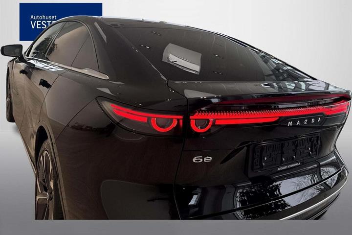 Sort Mazda 6e fra 2025