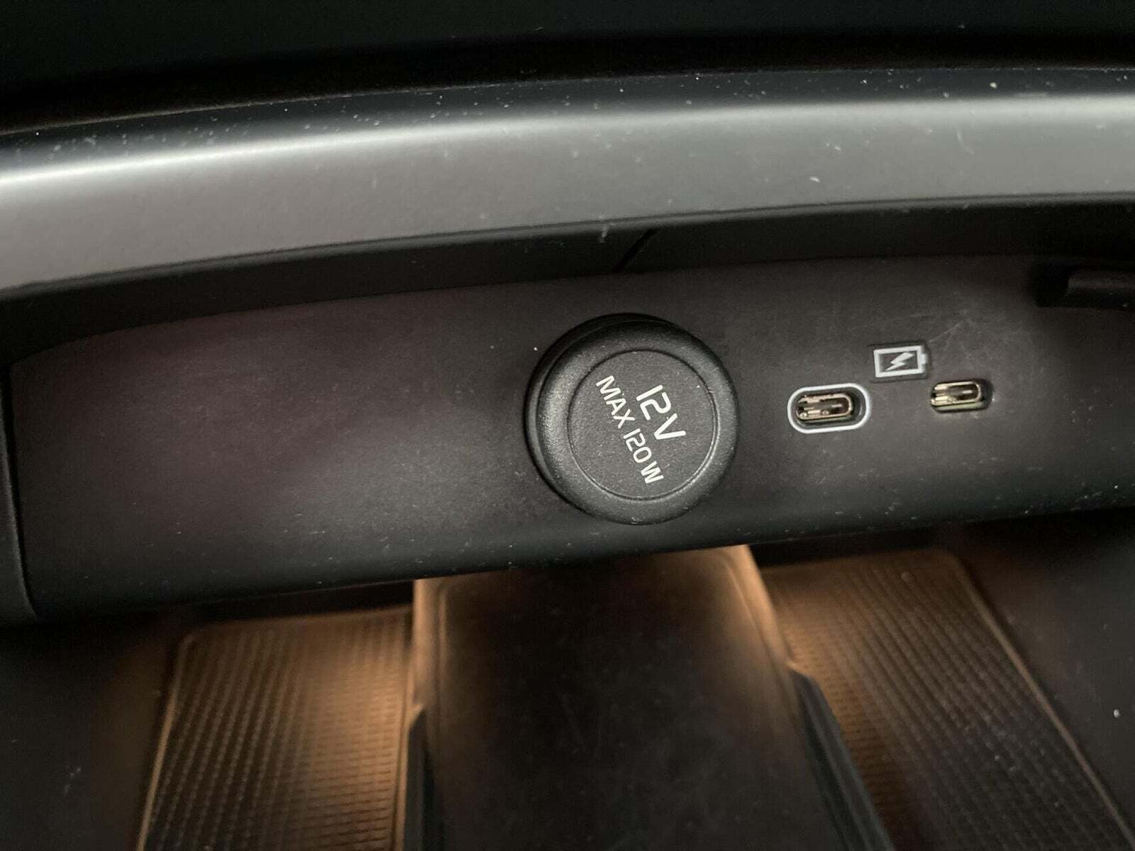 Hvid Volvo XC40 fra 2022