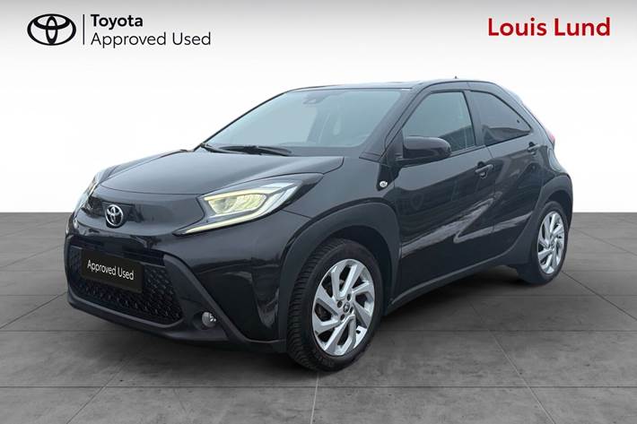 Sort Toyota Aygo X fra 2024 set udefra