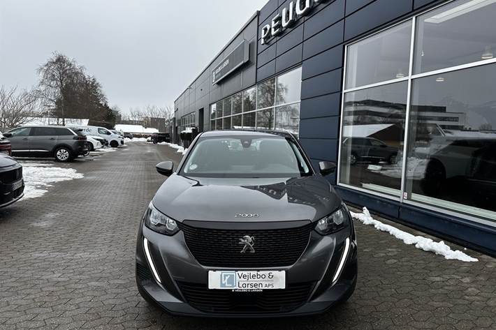 Grå Peugeot 2008 fra 2021