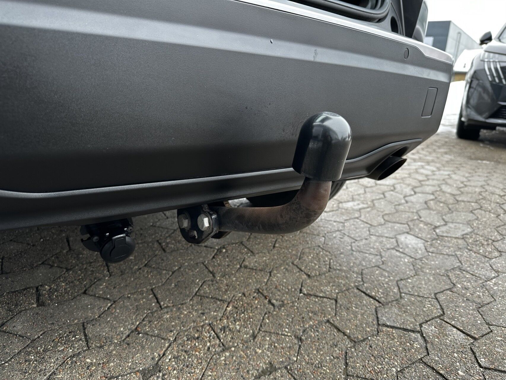 Grå Peugeot 2008 fra 2021