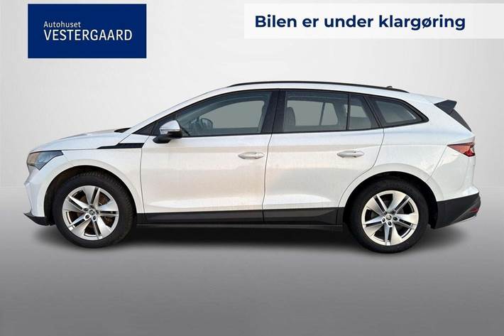 Hvid Skoda Enyaq fra 2023