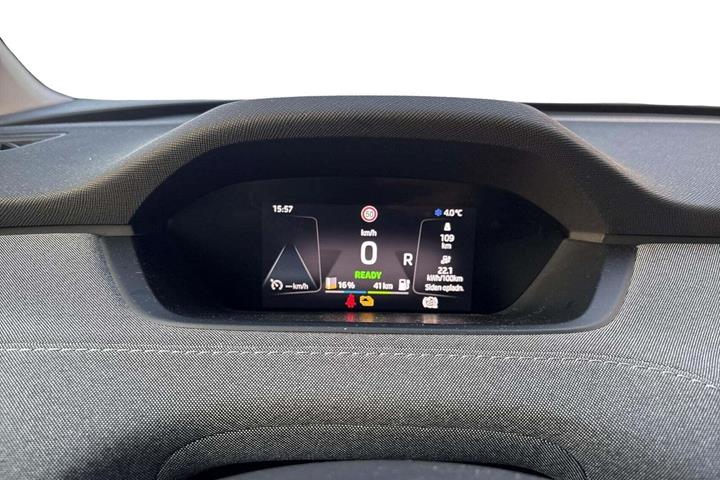 Hvid Skoda Enyaq fra 2023