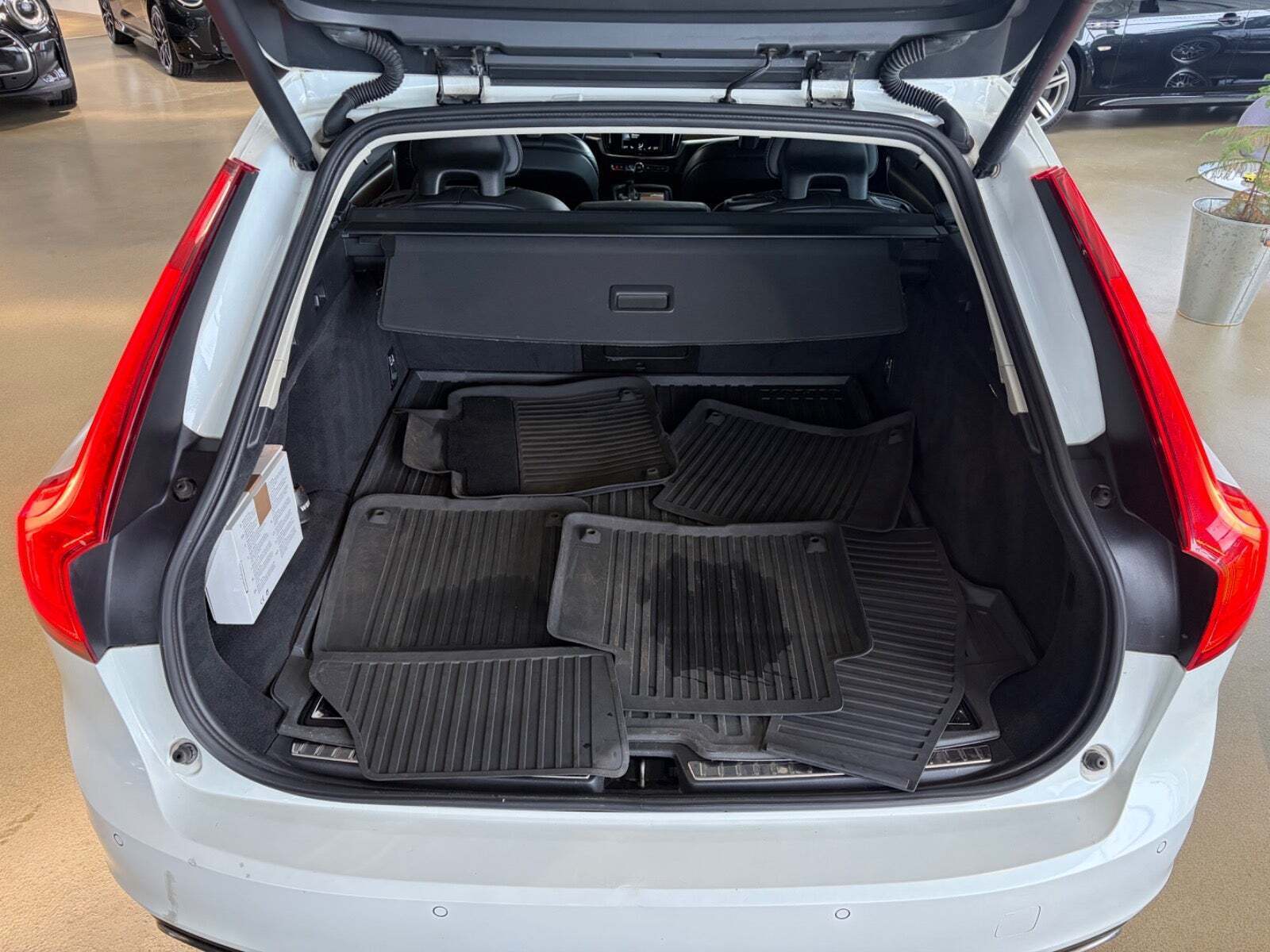 Hvid Volvo V90 fra 2017