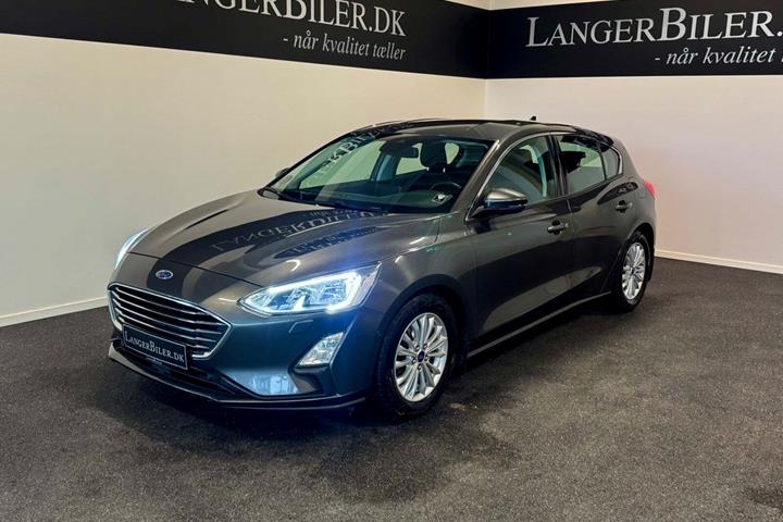 Grå Ford Focus fra 2019 set udefra