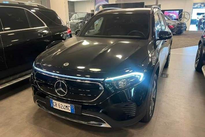 Sort Mercedes EQB250 fra 2023