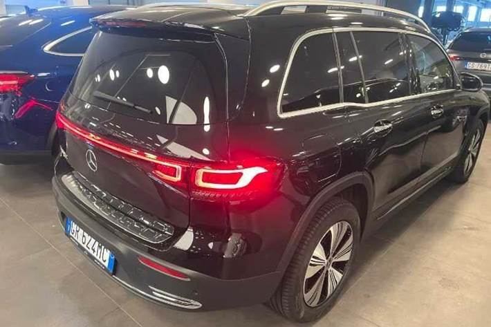 Sort Mercedes EQB250 fra 2023