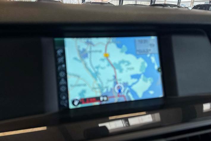 Beige BMW 520d fra 2011