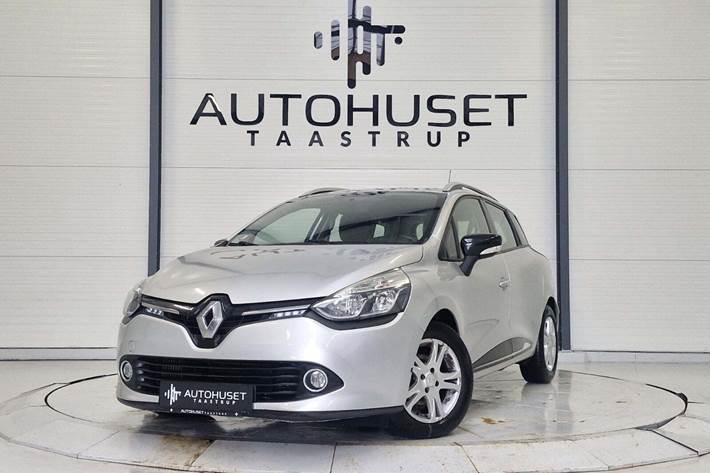 Sølv Renault Clio IV fra 2016 set udefra