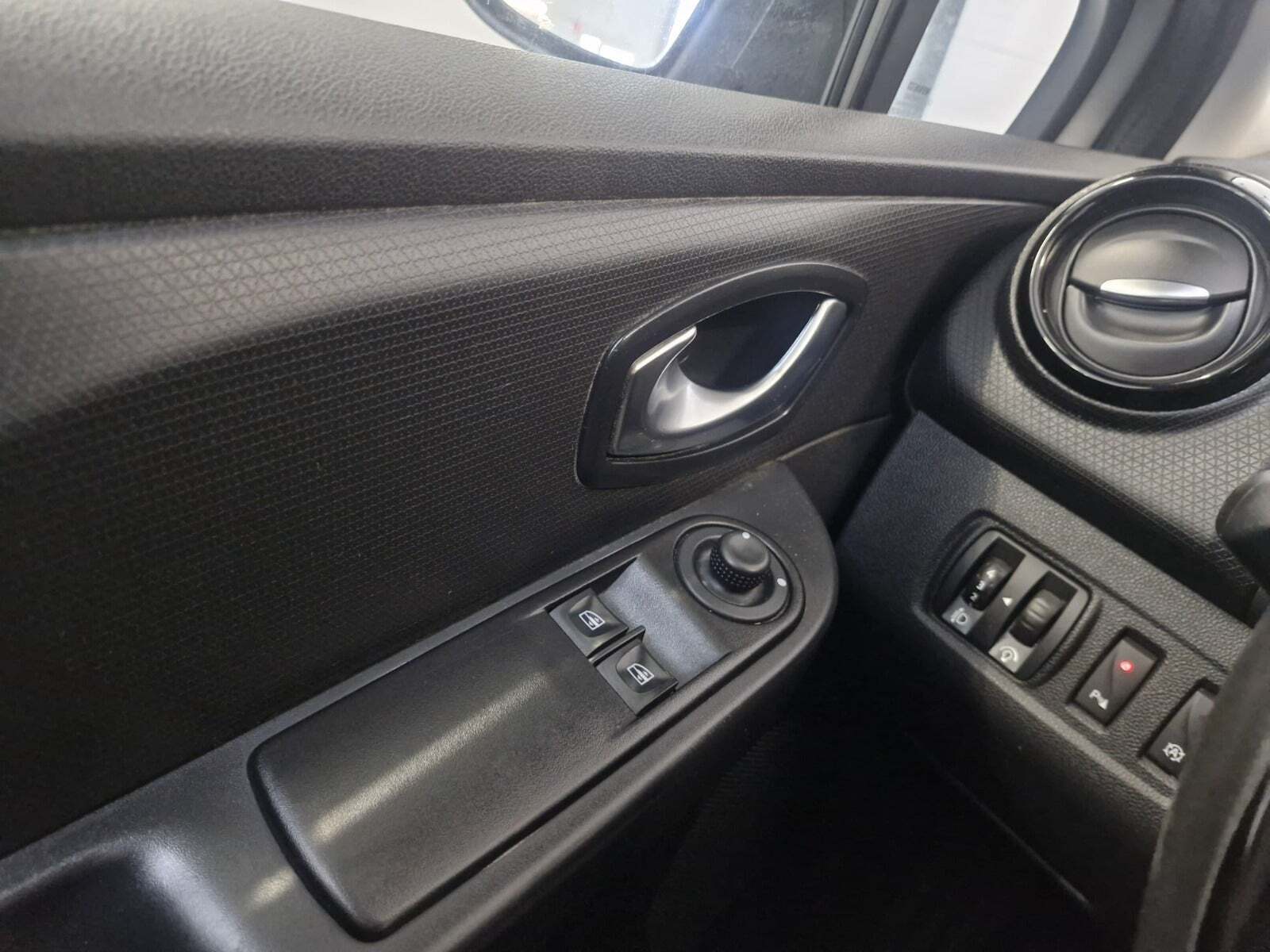 Sølv Renault Clio IV fra 2016