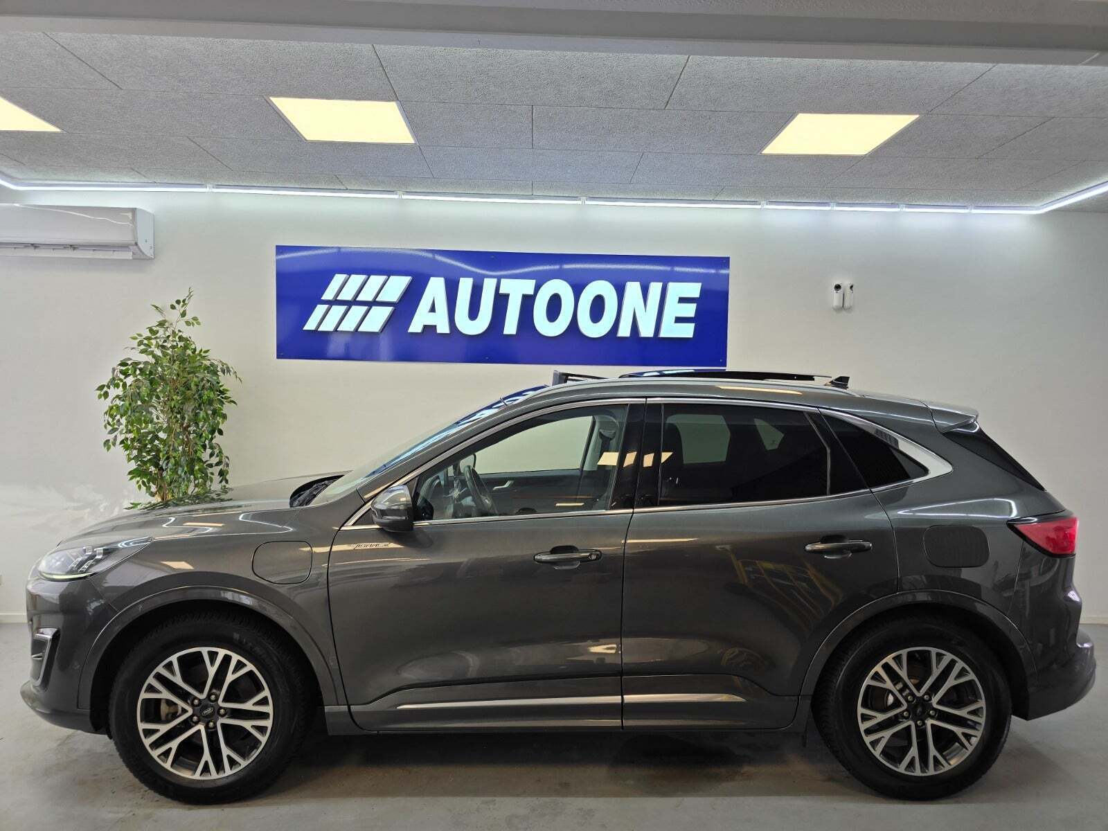 Ford Kuga 2,5 HEV Vignale CVT