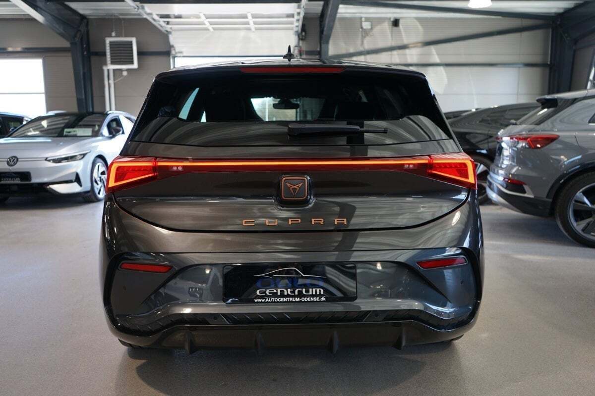Grå Cupra Born fra 2023