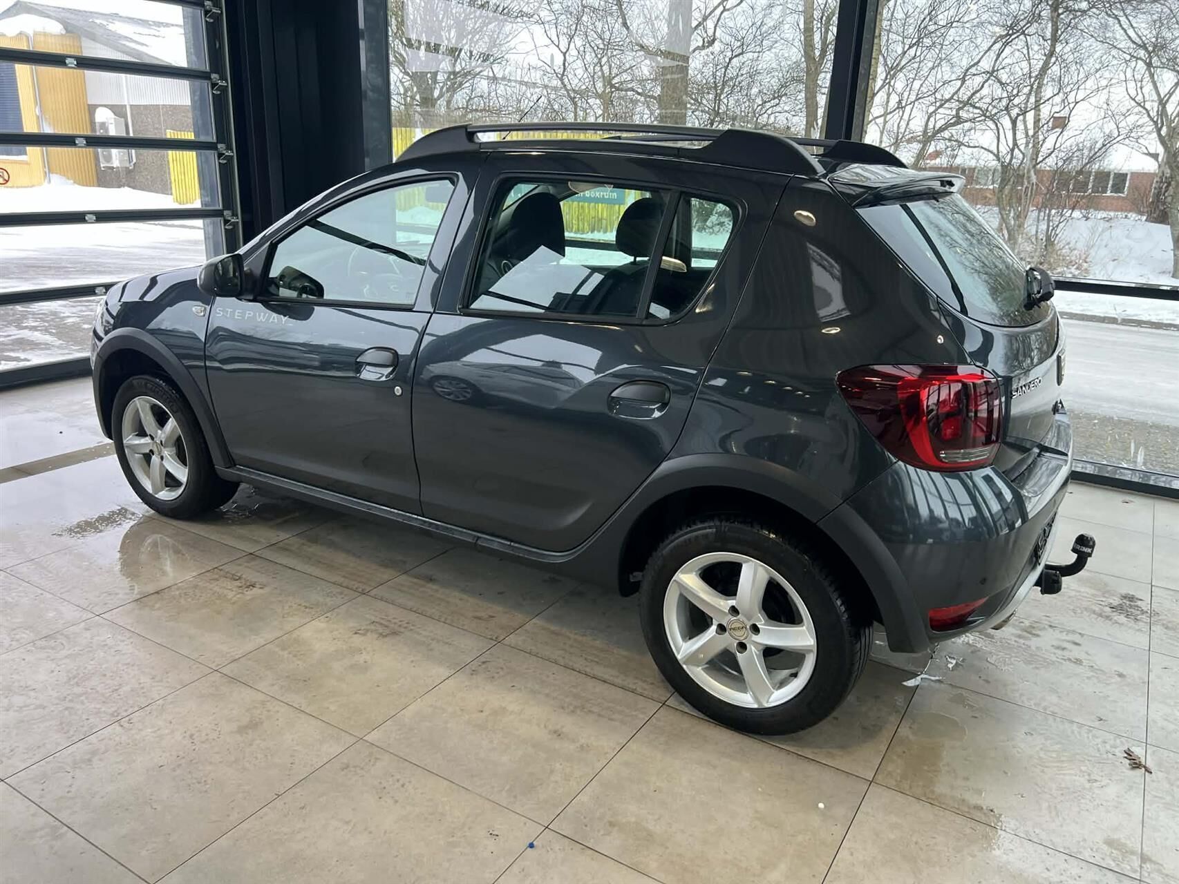 Grå Dacia Sandero fra 2020