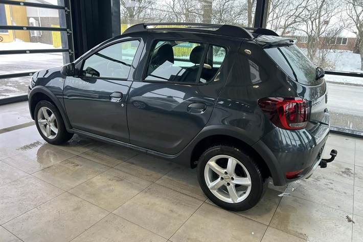 Grå Dacia Sandero fra 2020