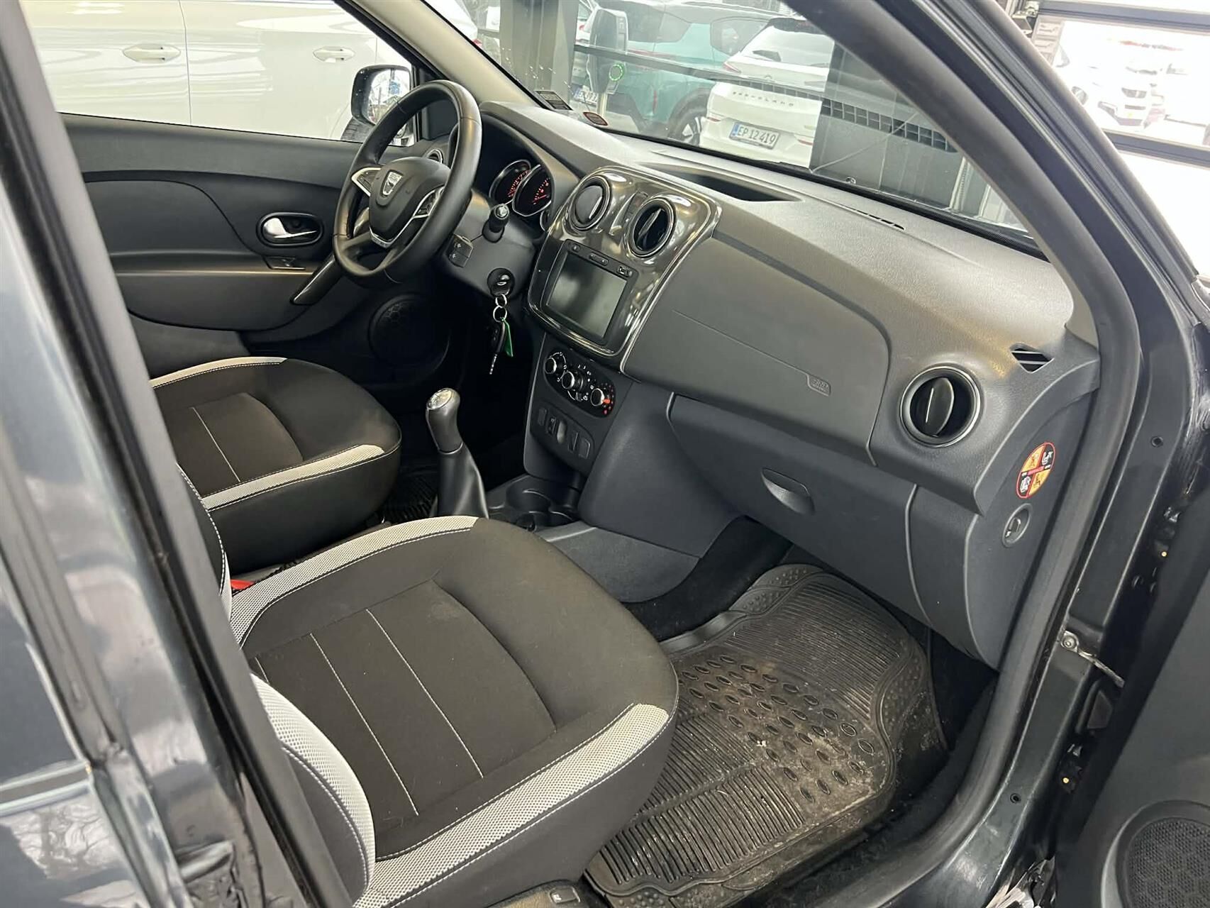 Grå Dacia Sandero fra 2020