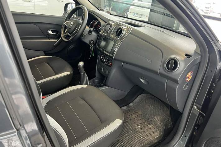 Grå Dacia Sandero fra 2020