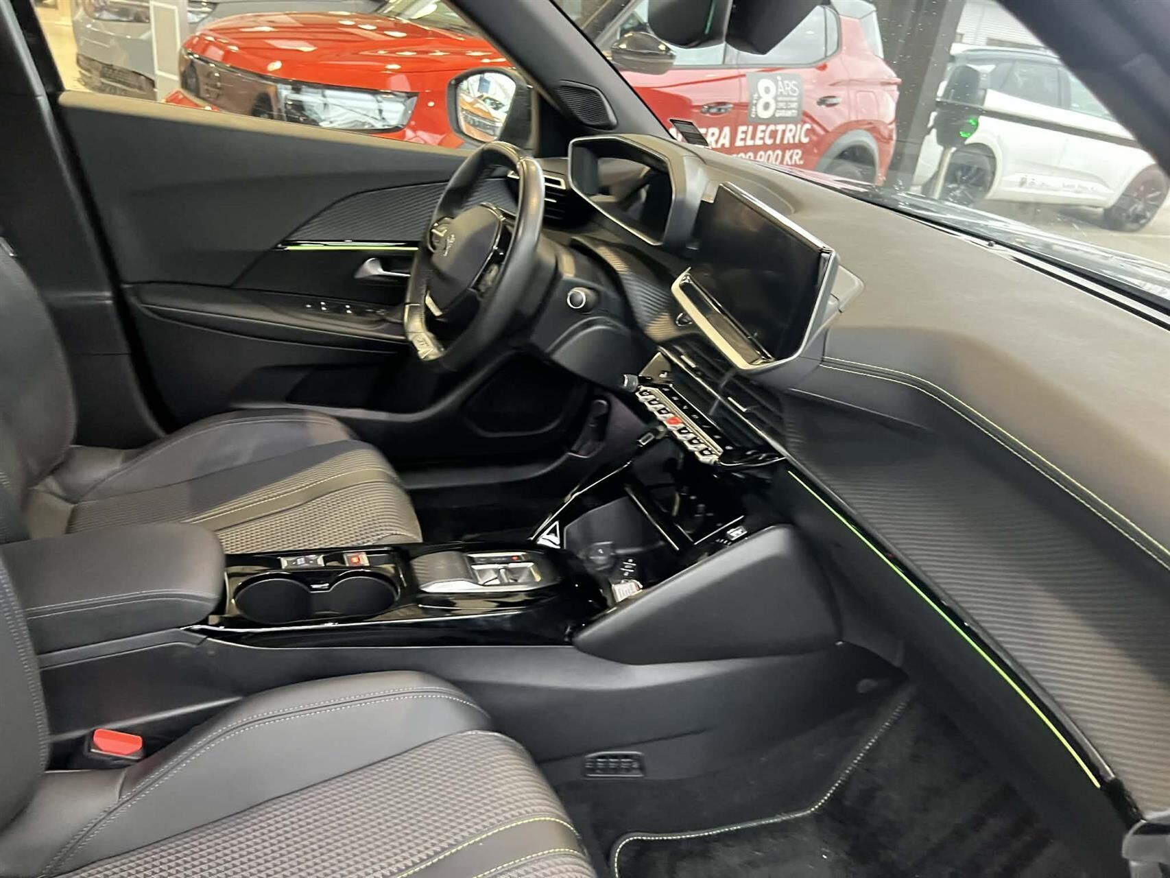 Sort Peugeot e-2008 fra 2022