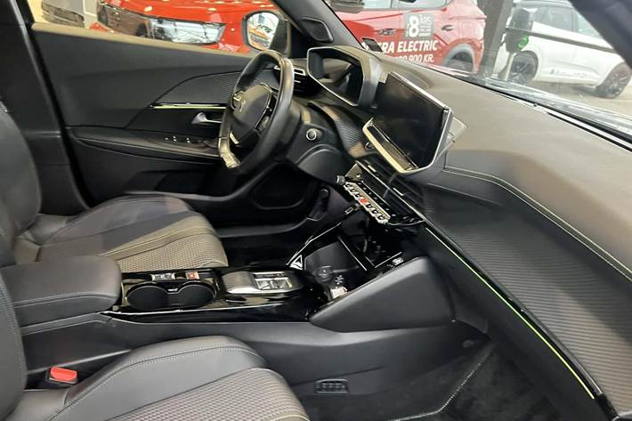 Sort Peugeot e-2008 fra 2022