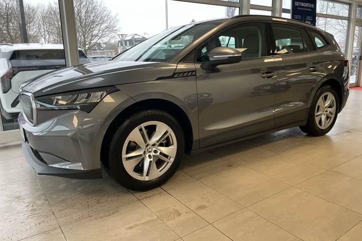 Grå Skoda Enyaq fra 2023
