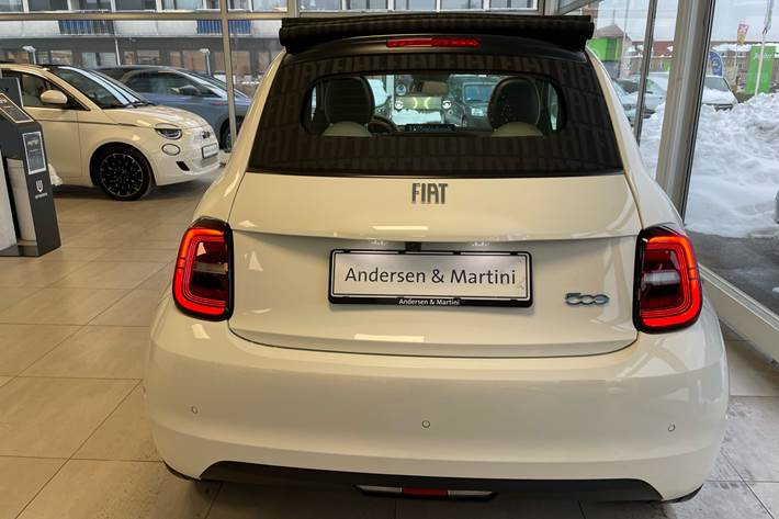 Hvid Fiat 500e fra 2023
