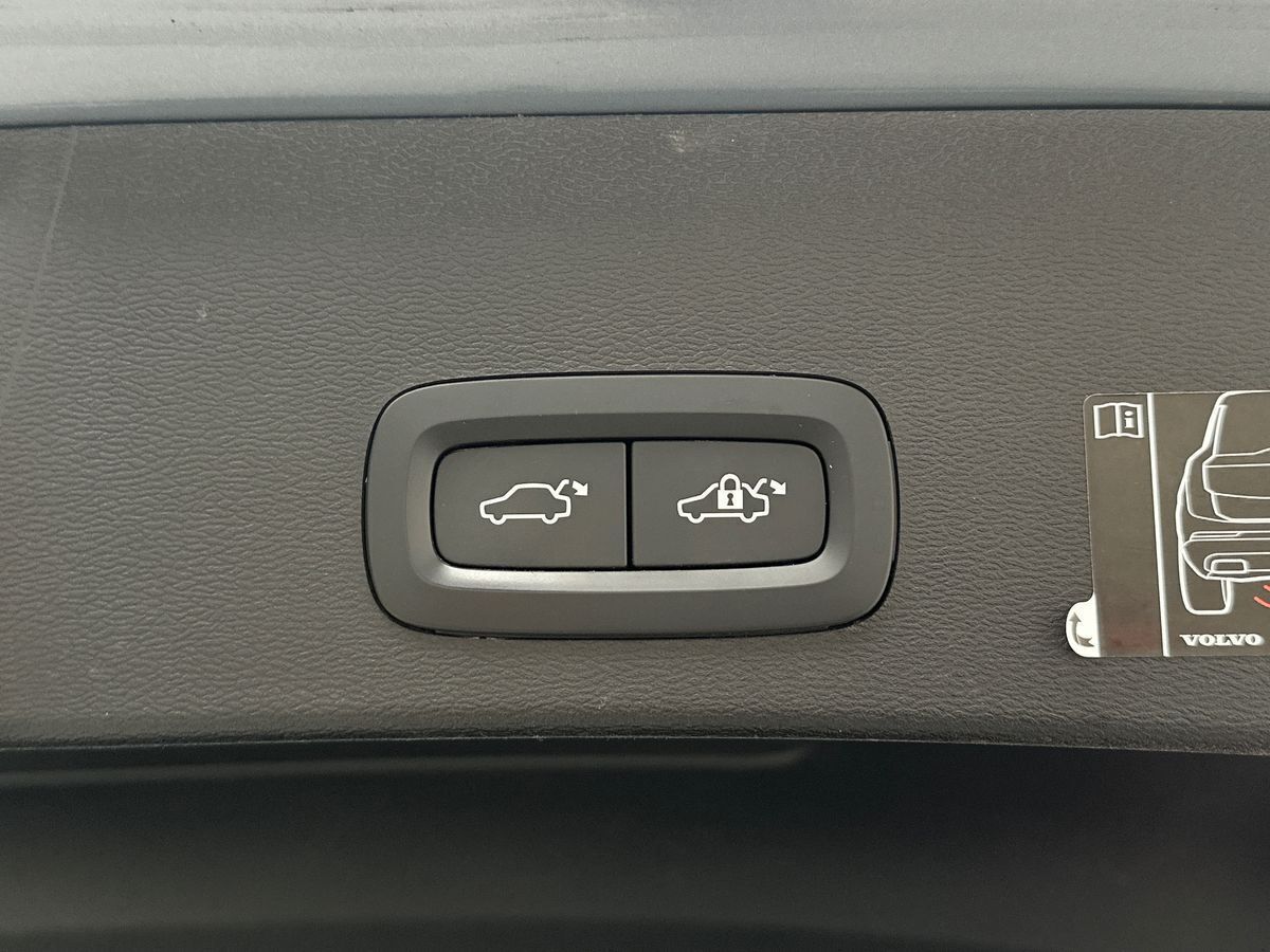 Grå Volvo XC40 fra 2020