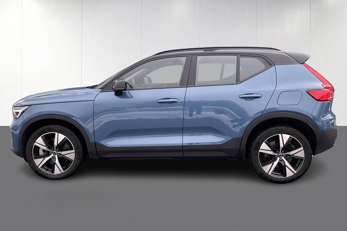 Blå Volvo XC40 fra 2023