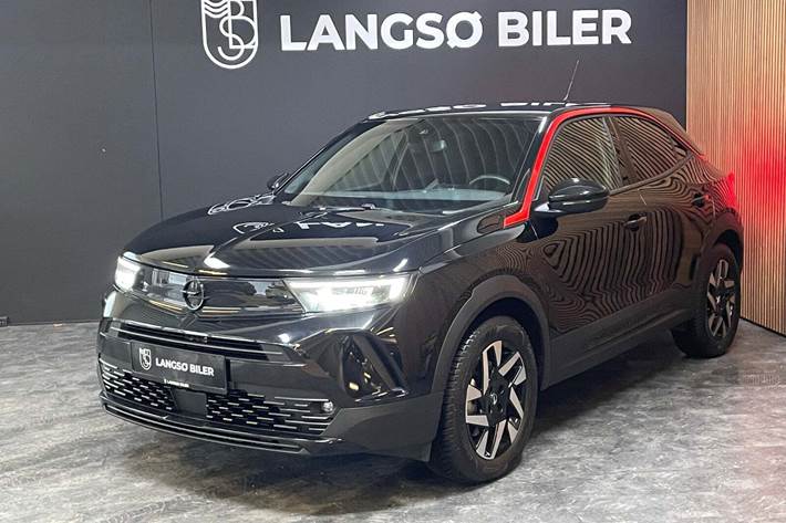 Sort Opel Mokka-e fra 2022 set udefra