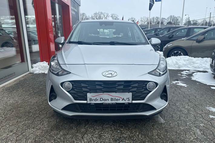 Sølv Hyundai i10 fra 2023