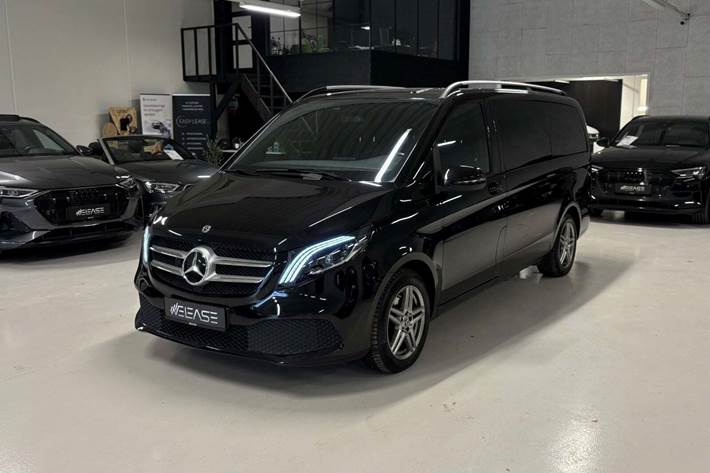 Sort Mercedes V220 d fra 2020 set udefra