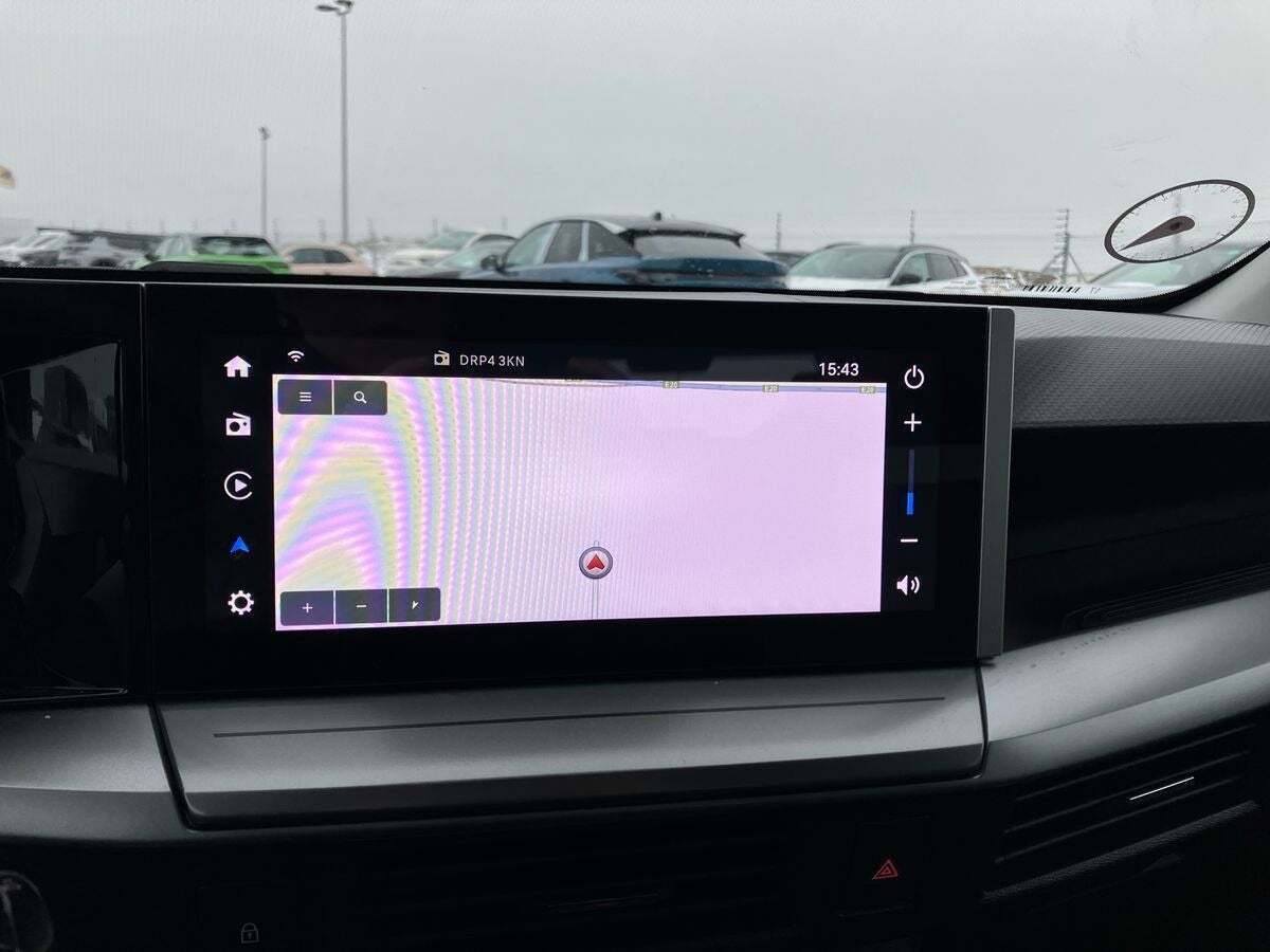 Hvid Opel Frontera fra 2025