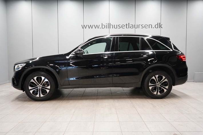 Sort Mercedes GLC300 de fra 2021