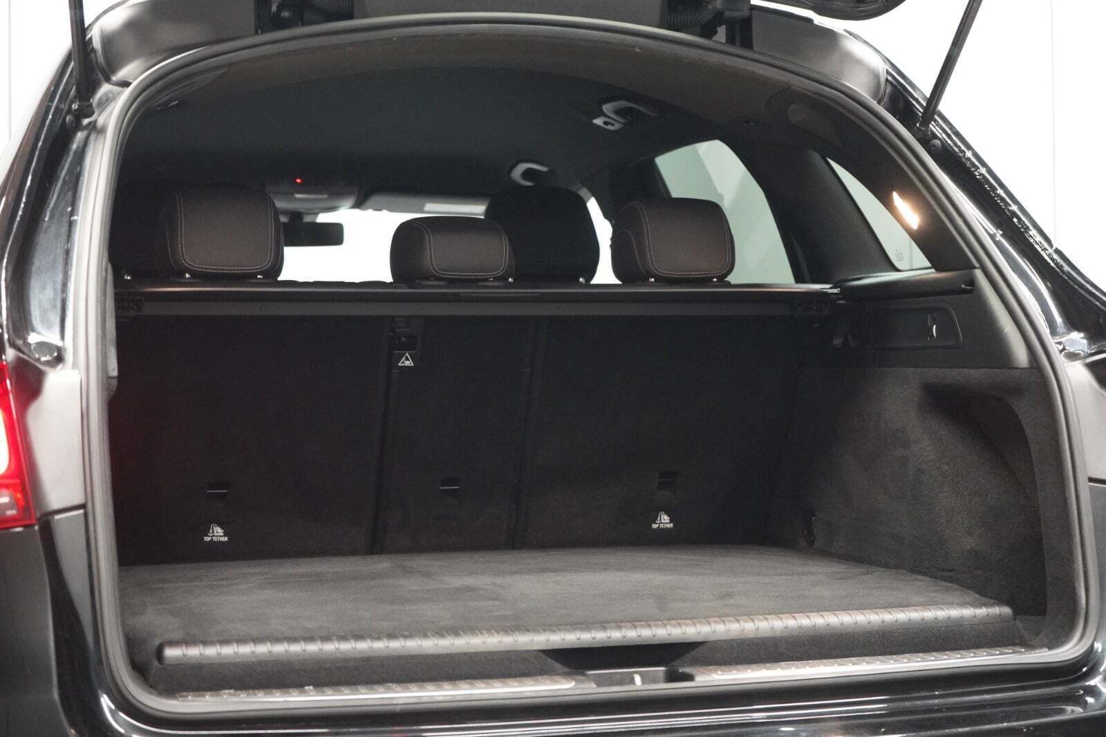 Sort Mercedes GLC300 de fra 2021