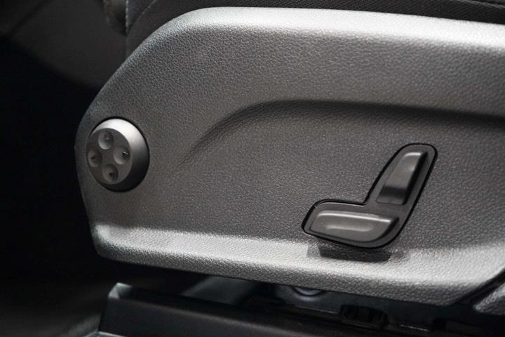Sort Mercedes GLC300 de fra 2021
