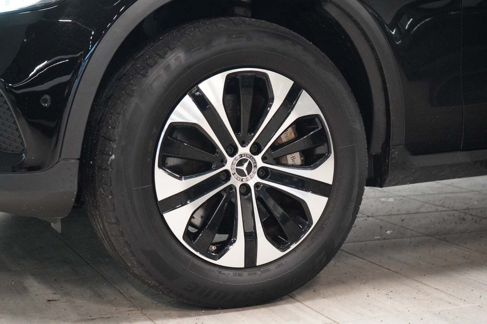 Sort Mercedes GLC300 de fra 2021