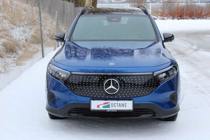 Blå Mercedes EQB350 fra 2024