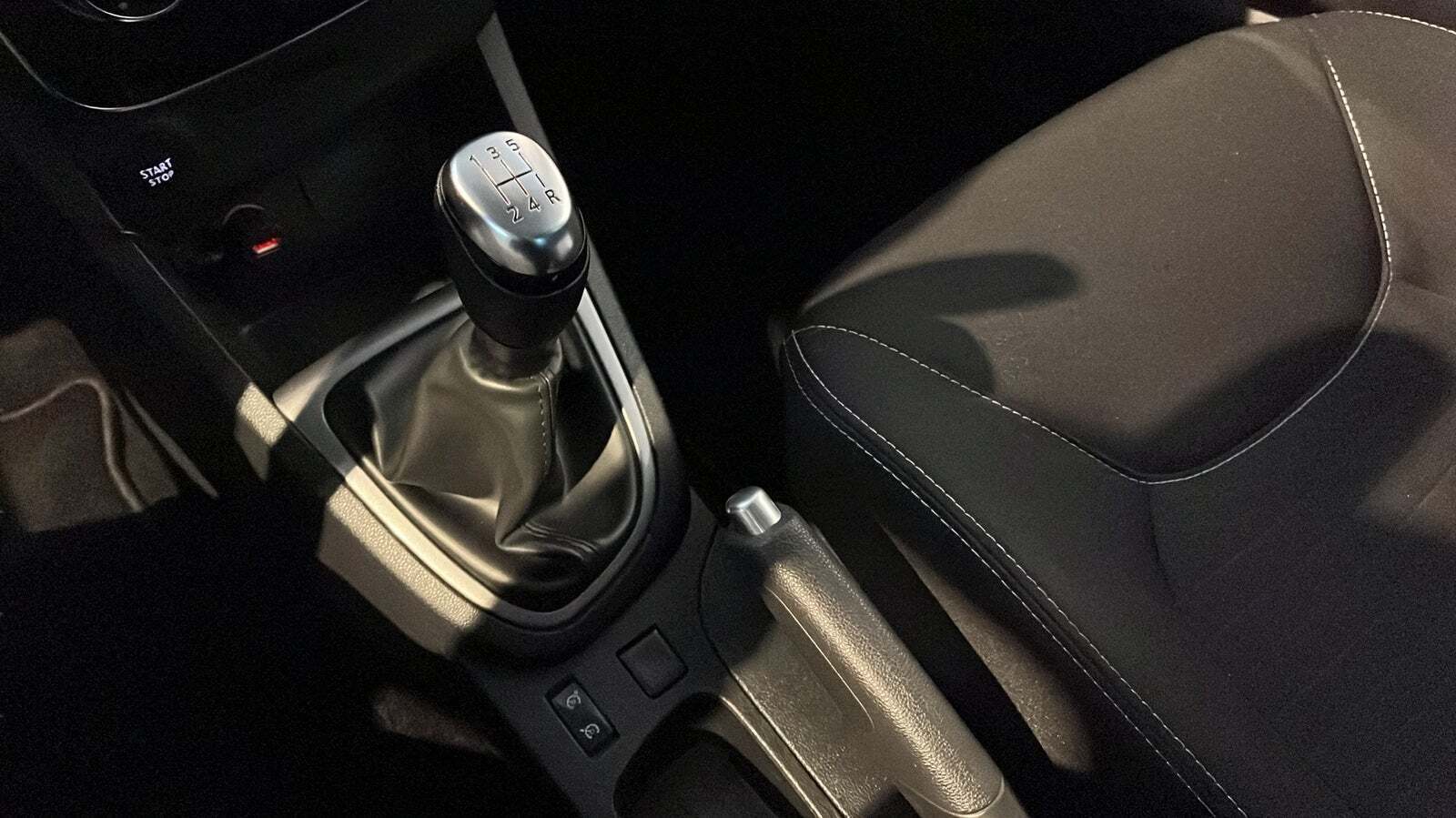 Sølv Renault Clio IV fra 2018